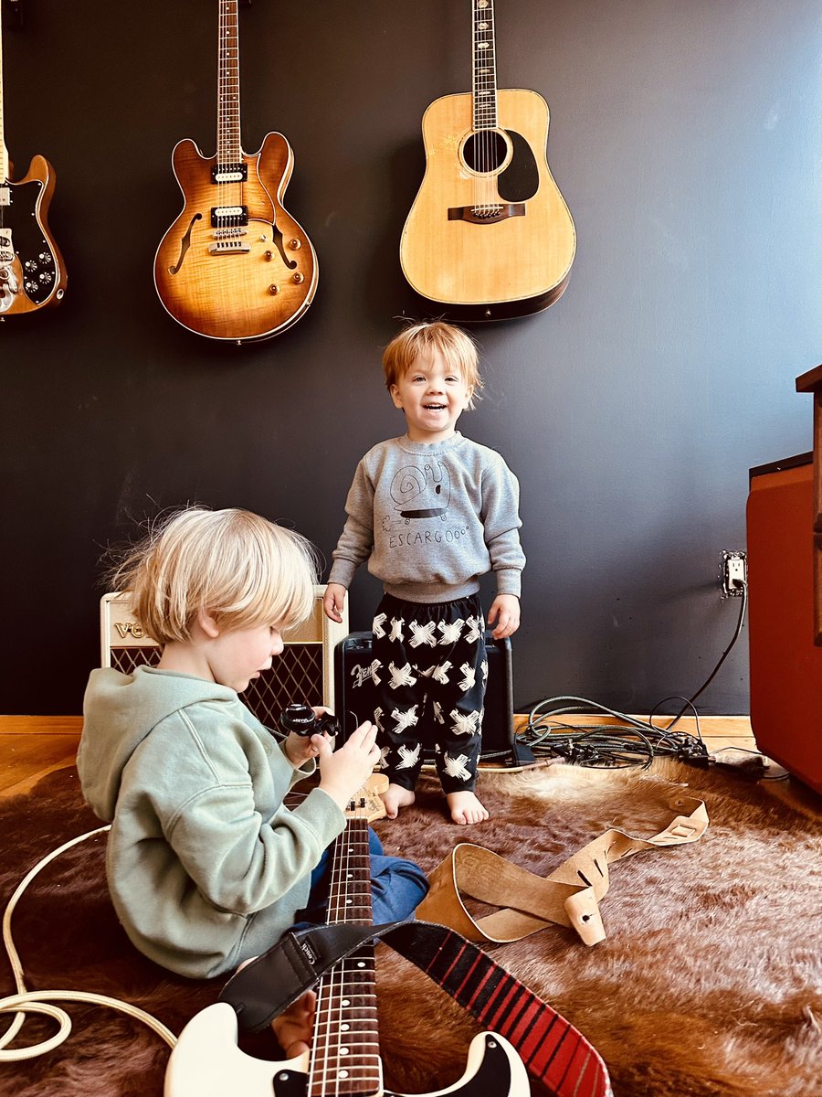 GranDude guitar lessons ❤️

#Bramsters