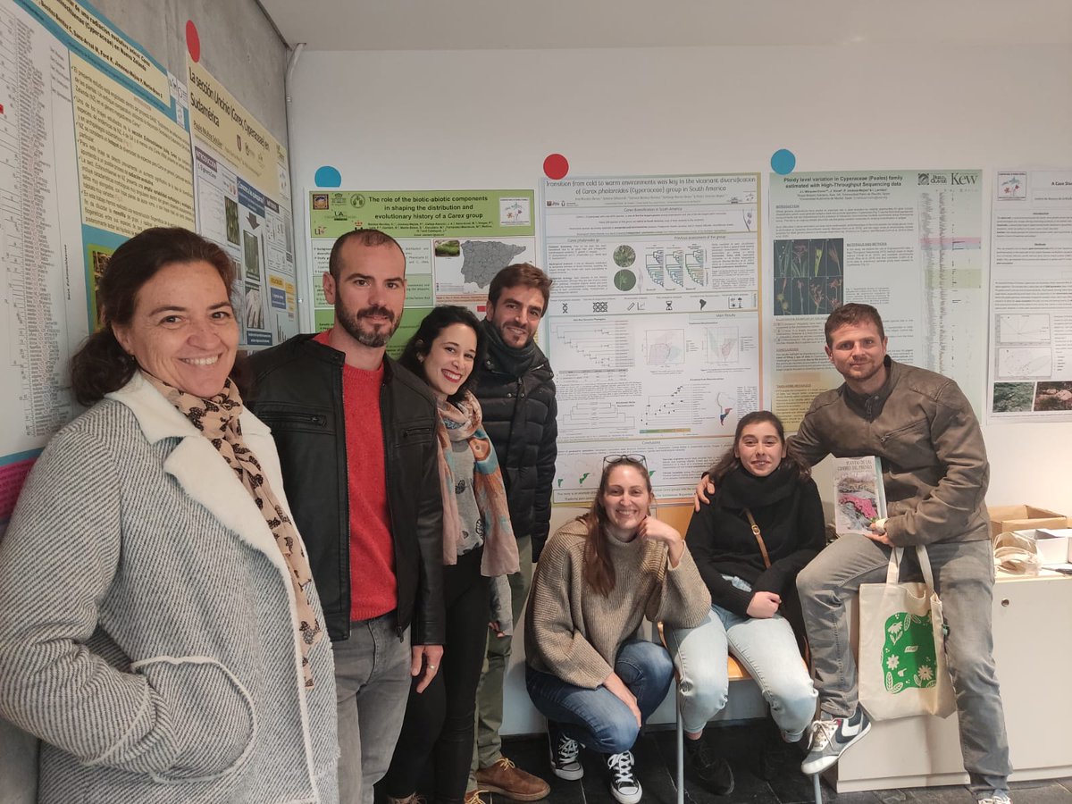 IBB_botanic's tweet photo. Y a José Ignacio Márquez Corro por ganar el premio al mejor póster en la categoría postdoc del #IIISimBot

¡Muchas felicidades a los tres! 🥳🌸 https://t.co/9g2B4lWgKf