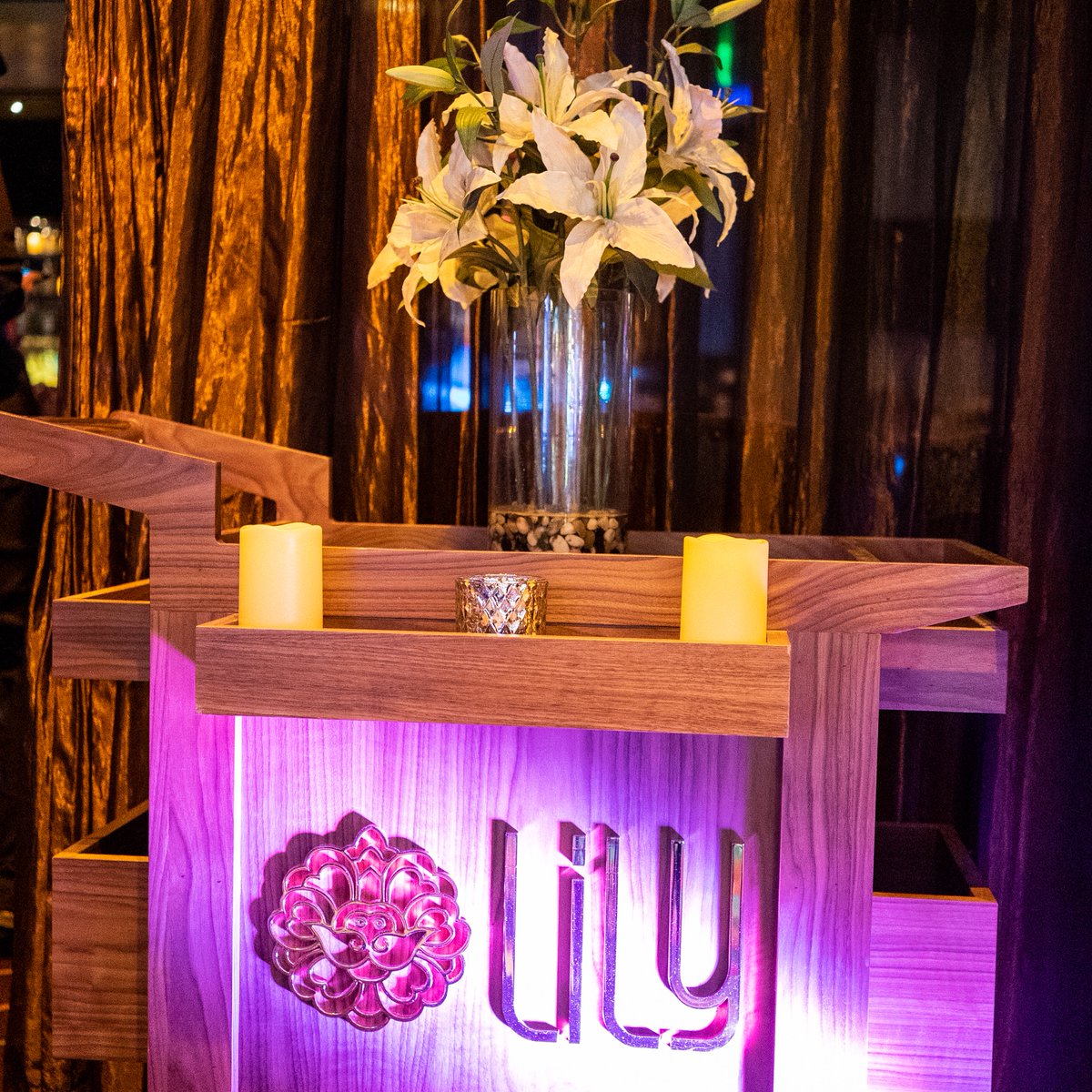 Lily's atmosphere is intimate and sophisticated. We'll see you soon at #LilyBarLV 🥂 
spr.ly/6011M4Gjz