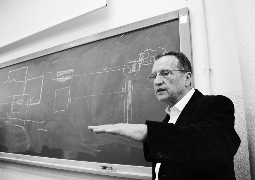 arquitect_viva's tweet photo. Ha muerto Juan Luis Trillo de Leyva a los 77 años.
Catedrático de la Escuela de Arquitectura de Sevilla, y autor entre otras obras de la Rehabilitación del Convento de San Agustín en Jerez, fue el fundador de la revista ‘Periferia’ en 1984.
@COASevilla @ETSASevilla https://t.co/MNoDaqJdrl
