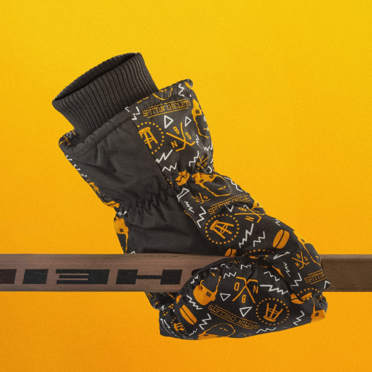 WatsonGloves's tweet photo. Get your mitts in these mitts before they're gone! 
Watson Gloves ❌ Spittin’ Chiclets 2022 Limited Edition Gloves are Back 🏒🔗 https://t.co/RbbEu6FS5L

@BizNasty2point0 @spittinchiclets @barstoolsports @BarstoolVan @pinkwhitney @MikeGrinnell_

#WatsonGloves #NHL #HockeyNight https://t.co/IT3kKZdGhe
