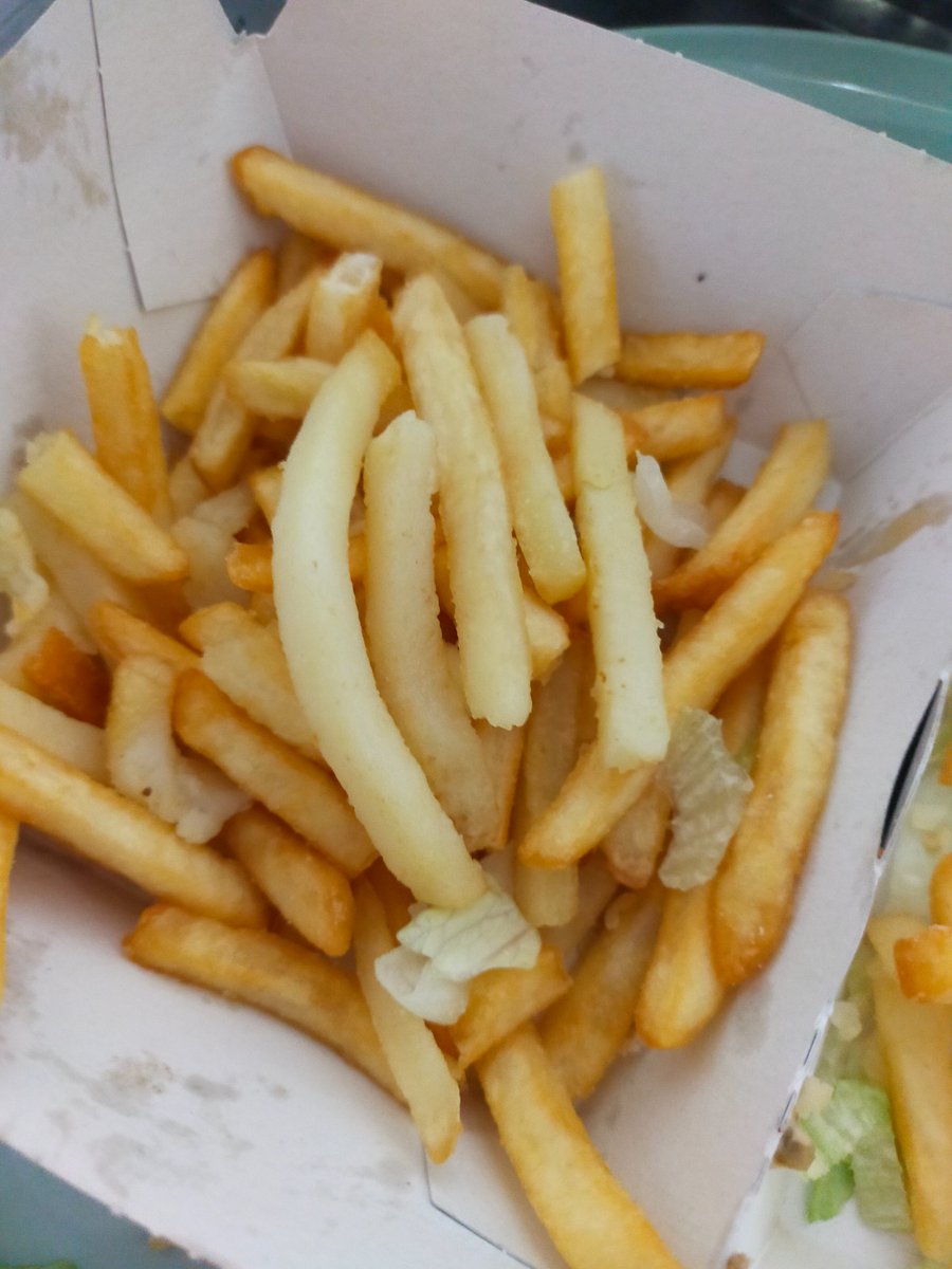 Karen1Ru's tweet photo. #macdonalds fries.... A mixture of uncooked cold and overcooked crispy.  How can they get it so wrong! https://t.co/SYH6BzD1Hh