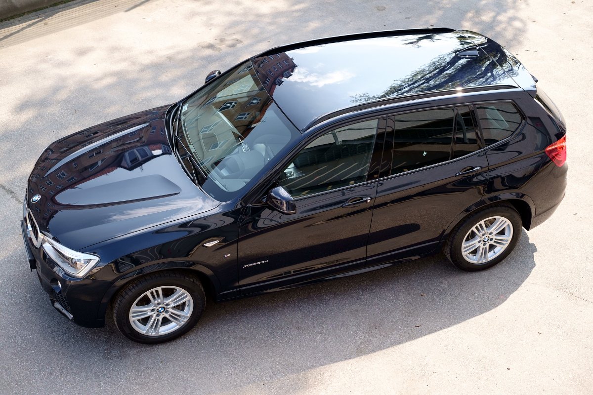 Did the Thanksgiving travel leave your vehicle looking dull? Stop by #EZCleanWashAnd10MinuteOilChange, so we can put the shine back on your car.