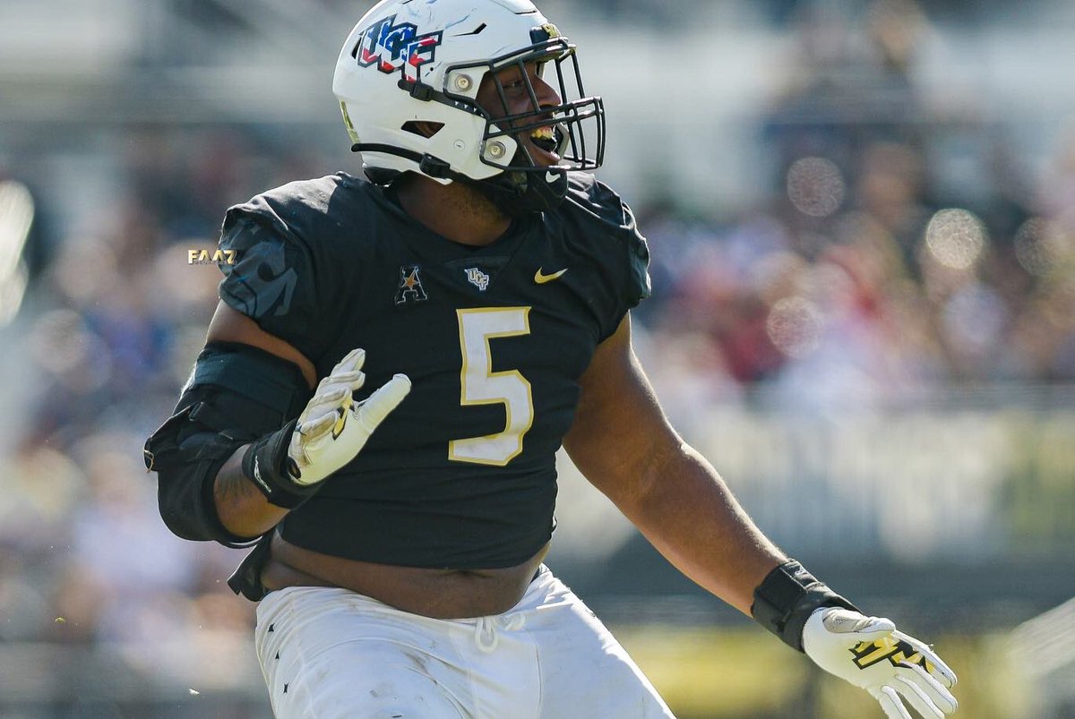 JFS_Sports's tweet photo. It's Rivalry Week...Dance, Yell, Hug A Homie, or Invite an Alien - Just Go All In
.
@UCF_Football takes to the road for possibly the last #WarOnI4 vs USF 
.
📸: @FAAZ_SeanR 
.
#ucf #ucffootball #rivalryweek #collegefootball #ucftwittermafia #football #nikonsports #FAAZsports https://t.co/iOR1L46pOZ