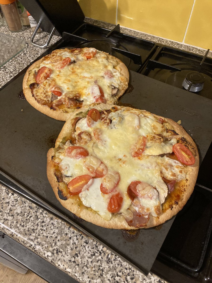 stefarchivist's tweet photo. @melindahaunton Cheers. I’ve had home assembled pizza and am trying a Moth Piña Colada inna tin. It’s not bad at all. I like Moth inna tins, not least for their tasting notes #confinedcocktails #bonuscat https://t.co/P3tDvjmsr5