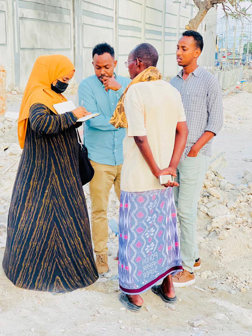 Daryeel_Bulsho's tweet photo. Mohamed H. Barre was the sole breadwinner of eight children, of whom two were injured in the #Soobe explosion & also destroyed his small kiosk, where he was selling fried fish โ their only source of incomeโwe promised to help him start up. Please contribute: +252615947440. https://t.co/fZRR7XR23G