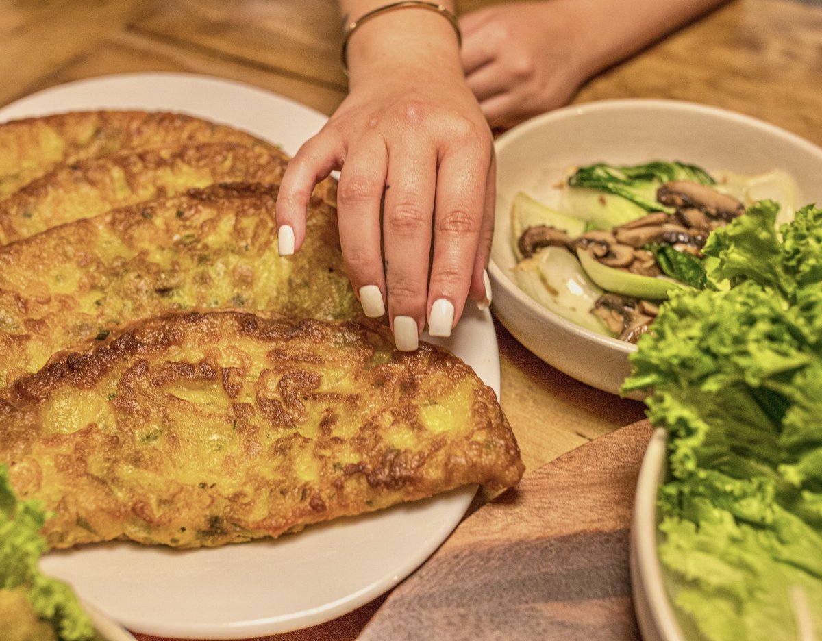 chefvanalee's tweet photo. Bánh Xèo (Vietnamese savory crispy coconut pancakes) 
#vietnamesefood #chefvanalee #foodphotography https://t.co/Ymms2cqK65