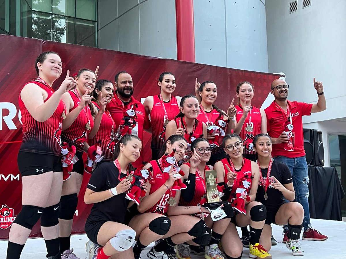 UVMMEXICO's tweet photo. ¡El oro se va a #UVMChihuahua! Muchísimas felicitaciones, atletas, ¡demostraron la garra Lince! 🐾🏐
#InterLinces https://t.co/h3oCJFrpGZ
