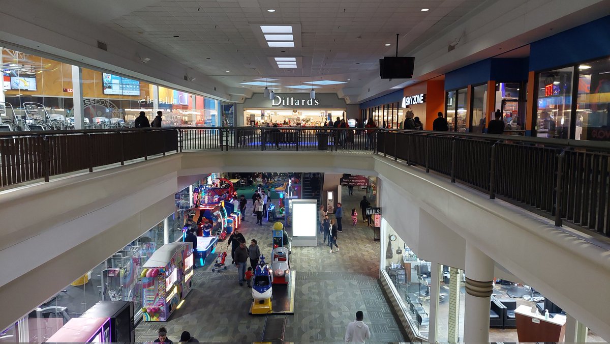 (not) Irving Mall tweet media