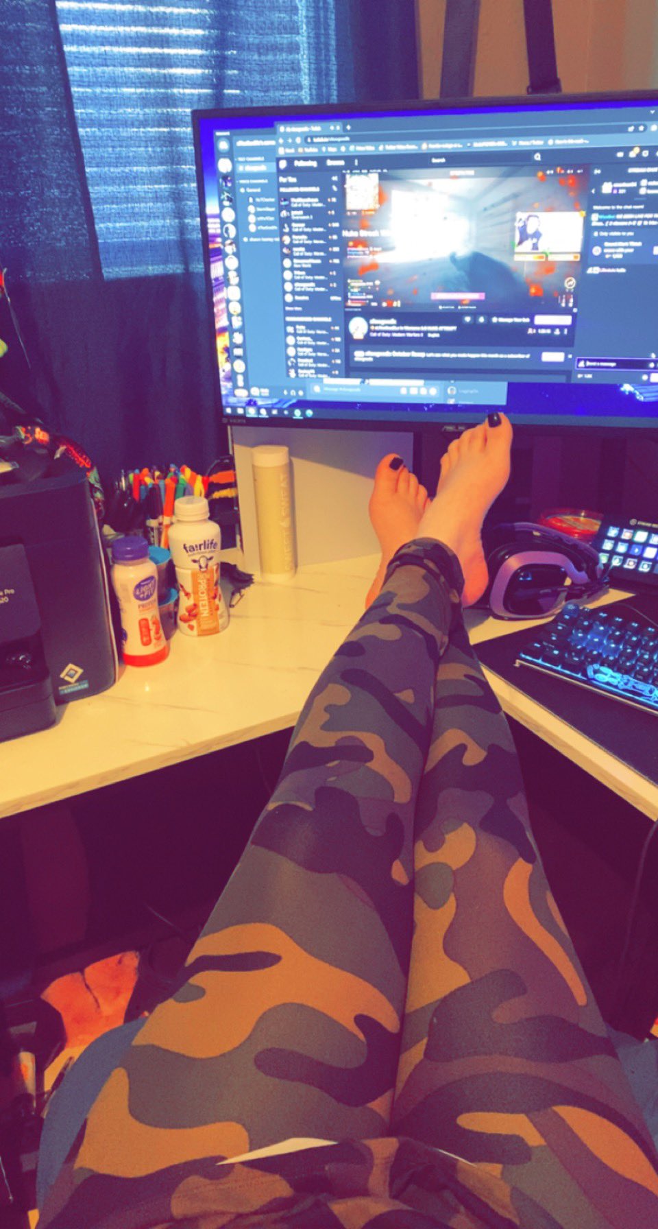 . on Twitter: "Finally showered 😌 lolol WZ?? https://t.co/9NckoUdxSb