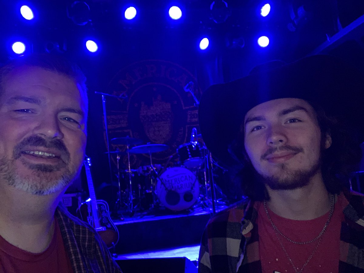 j_dub1974's tweet photo. Always arrive an hour and fifteen before doors to make sure you get the best spot! Can’t wait for the rock show! @WillimsonT @USAquarium https://t.co/cfBQRBFlCb