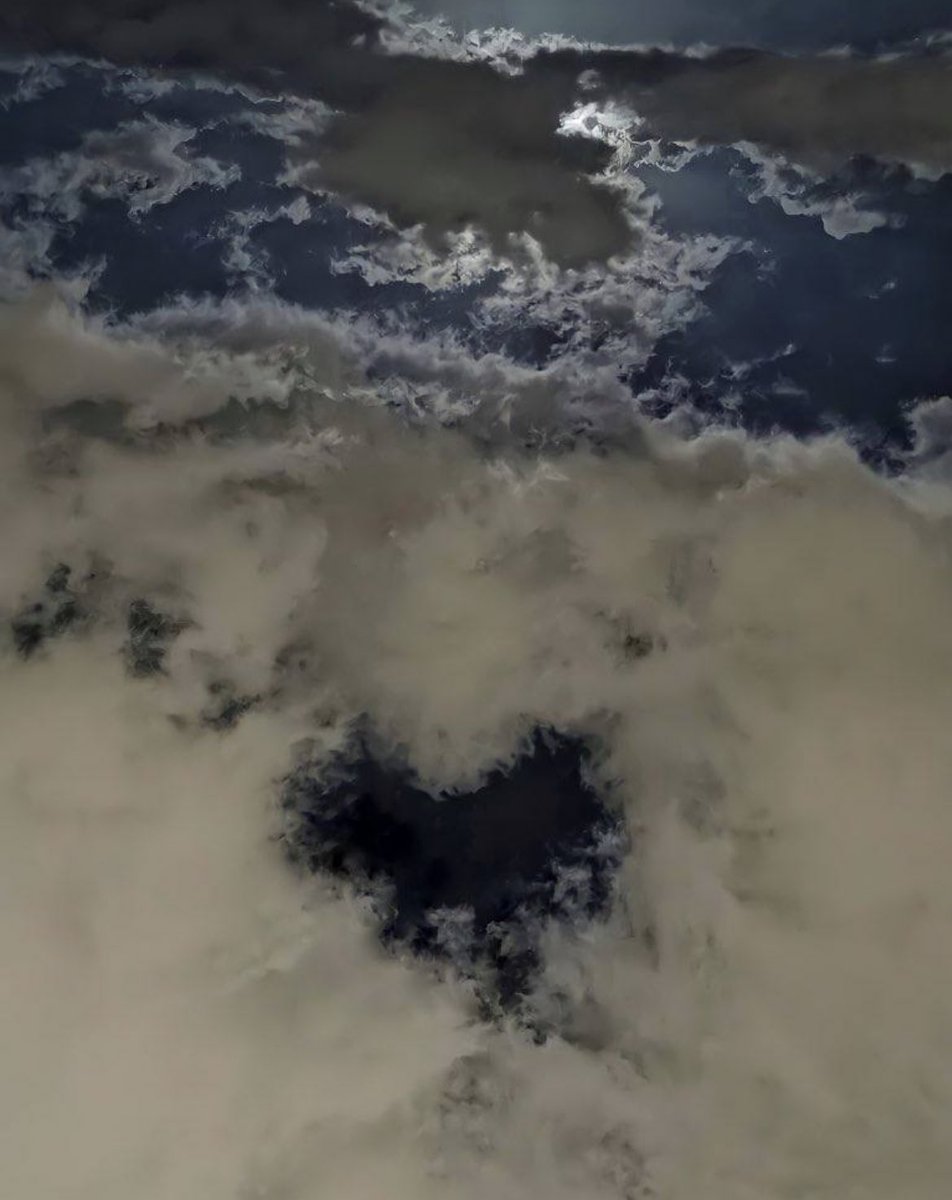 heeury's tweet image. كل دعوه فكّت أبواب السماء توّاقه
جعلها قسمك قبل لا تنكتب من قسمي