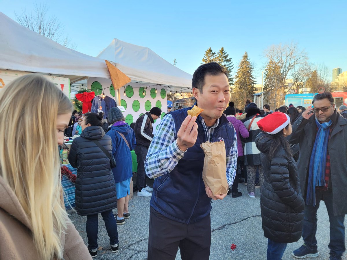 StanChoMPP's tweet photo. Dropped by the #Willowdale Christmas Market this afternoon!
With over 40 vendors there are many unique, handmade gifts you can pick up in time for the holidays!
#smallbusinessSaturday
#shoplocalON https://t.co/B07vA70GlV