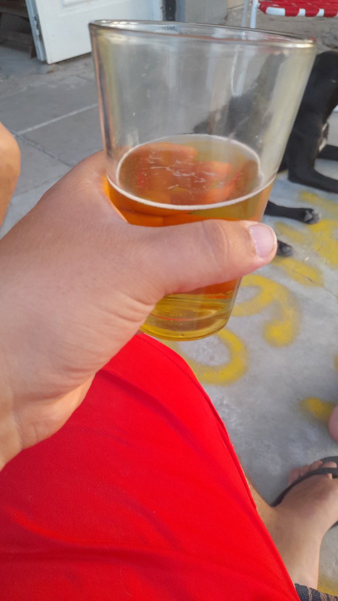 Alan_Gauna1's tweet photo. Sábado de #birras con los vago https://t.co/GQ8BckDFfy