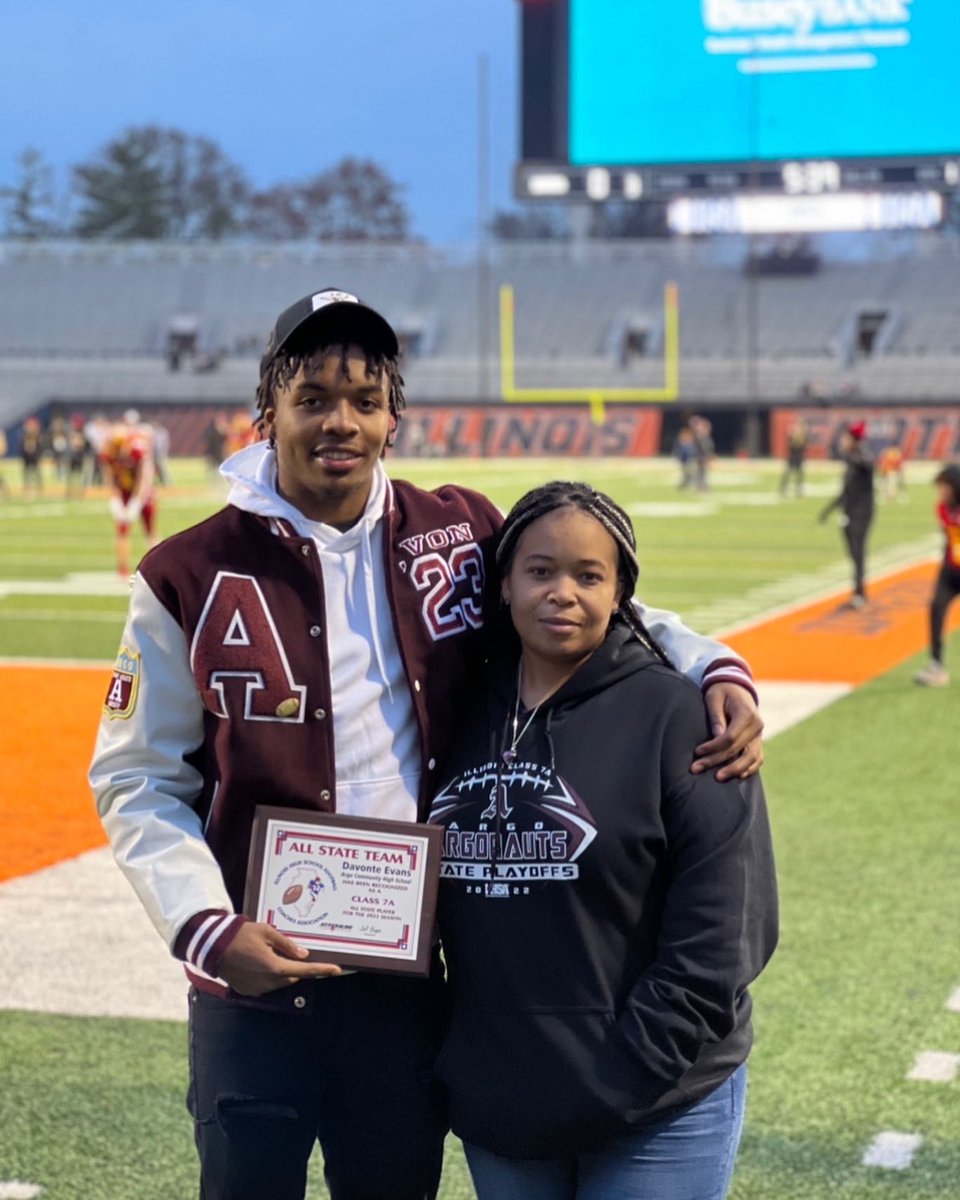 DavonteEvans16's tweet photo. Thankful.🧡 https://t.co/FKt12bFSqb