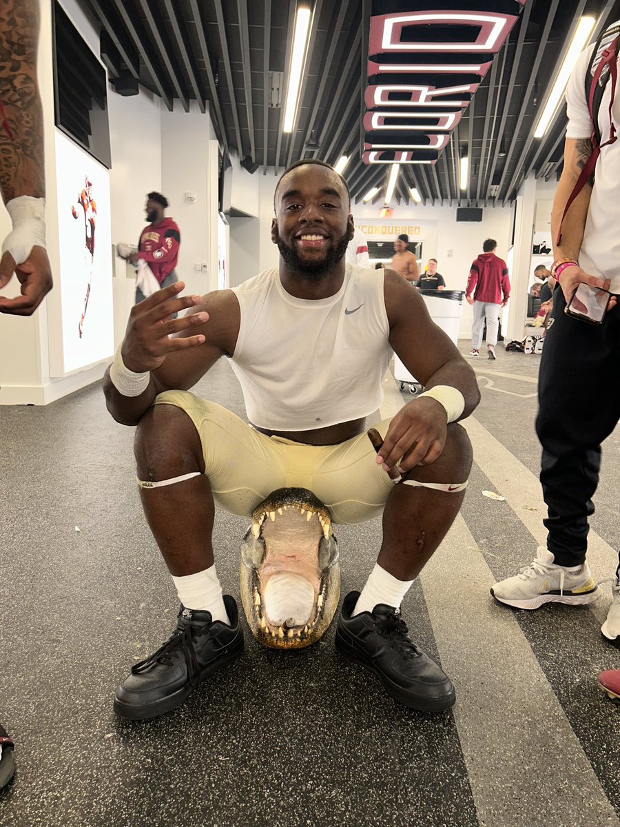 TeamJordyn10's tweet photo. This run is compliments of the shoe game. #BlackForces https://t.co/i4KNSWf1cA