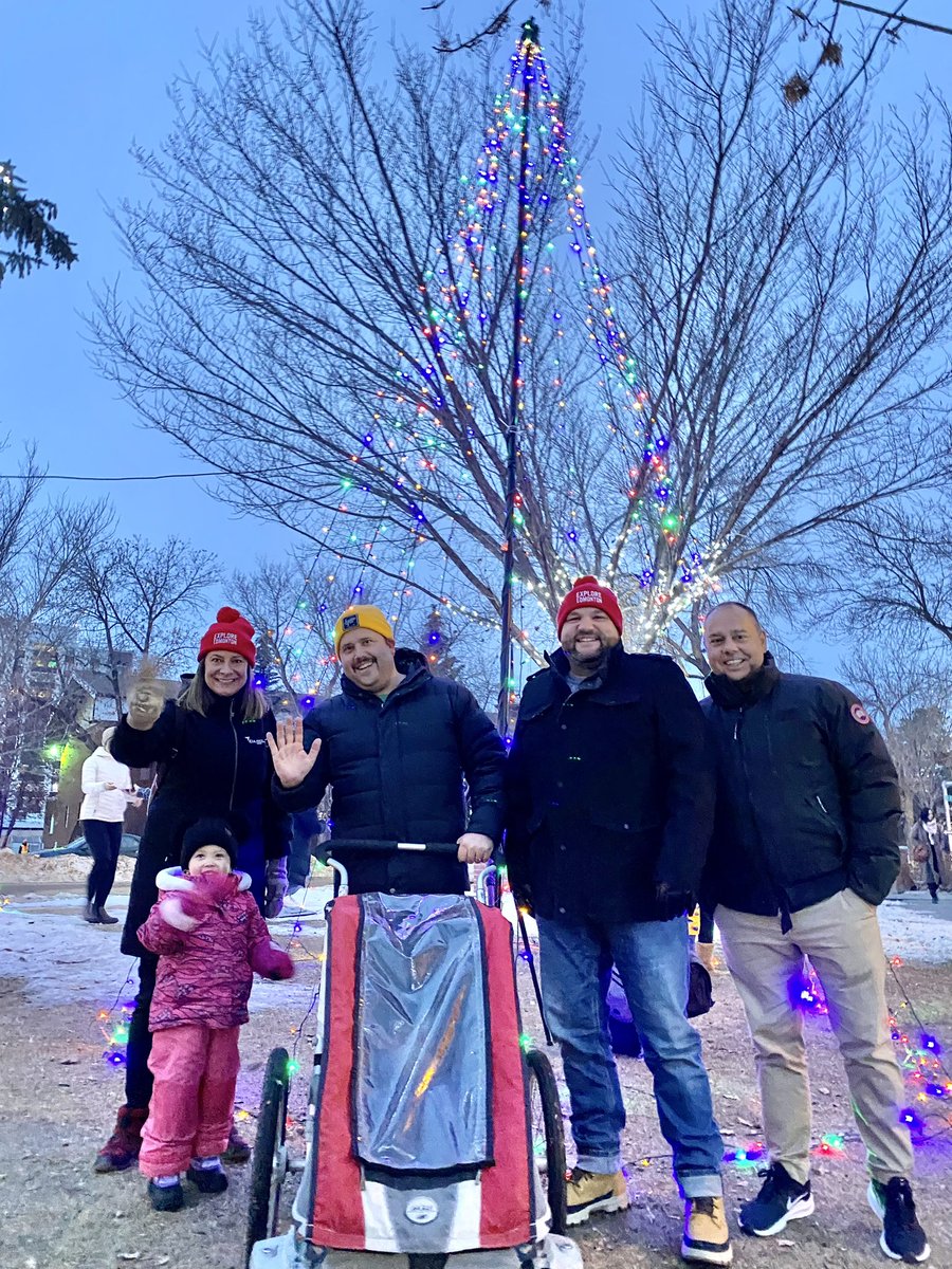 tracibednard's tweet photo. @oldstrathcona Itβs a beautiful night for #WinterWhyteLightUp @michaeljanz @ExploreEdmCo @AmarjeetSohiYEG https://t.co/6Y2zL0Jqqq
