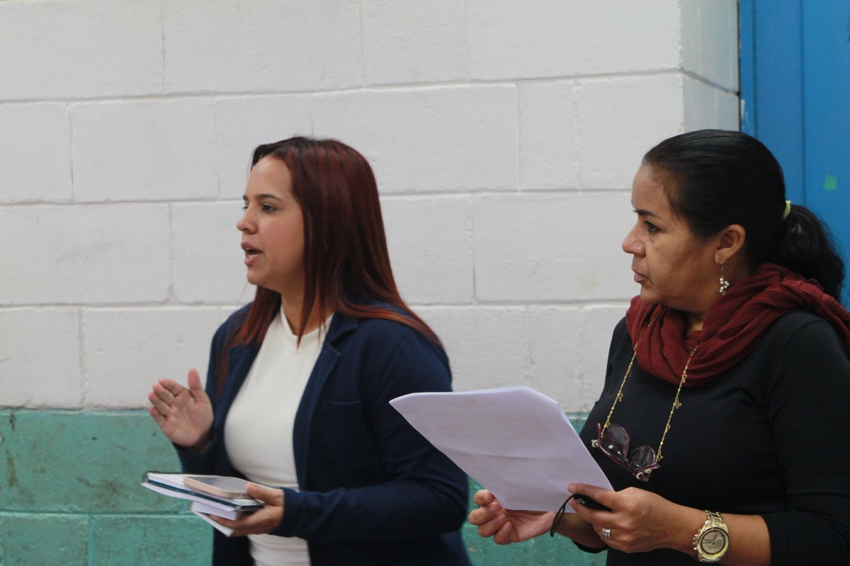 gabycomunas's tweet photo. En plena marcha la Consulta Pública para la transformación de las Leyes del Poder Popular. #Hoy estuvimos en Petare donde vocerxs de Consejos Comunales, Comunas, Movimientos Sociales y de las UBCh hicieron sus aportes. 

#TransformaciónProfunda 

@NicolasMaduro https://t.co/6u1f9wxTdq