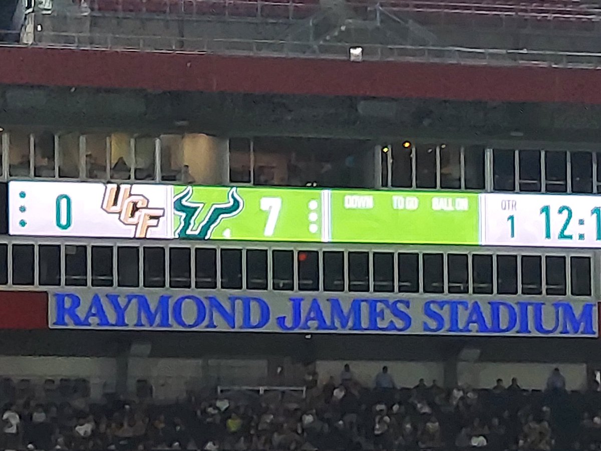 TimBallFL's tweet photo. What the heck, @USFFootball ?!!! That's backward. https://t.co/BjDVlClbJh