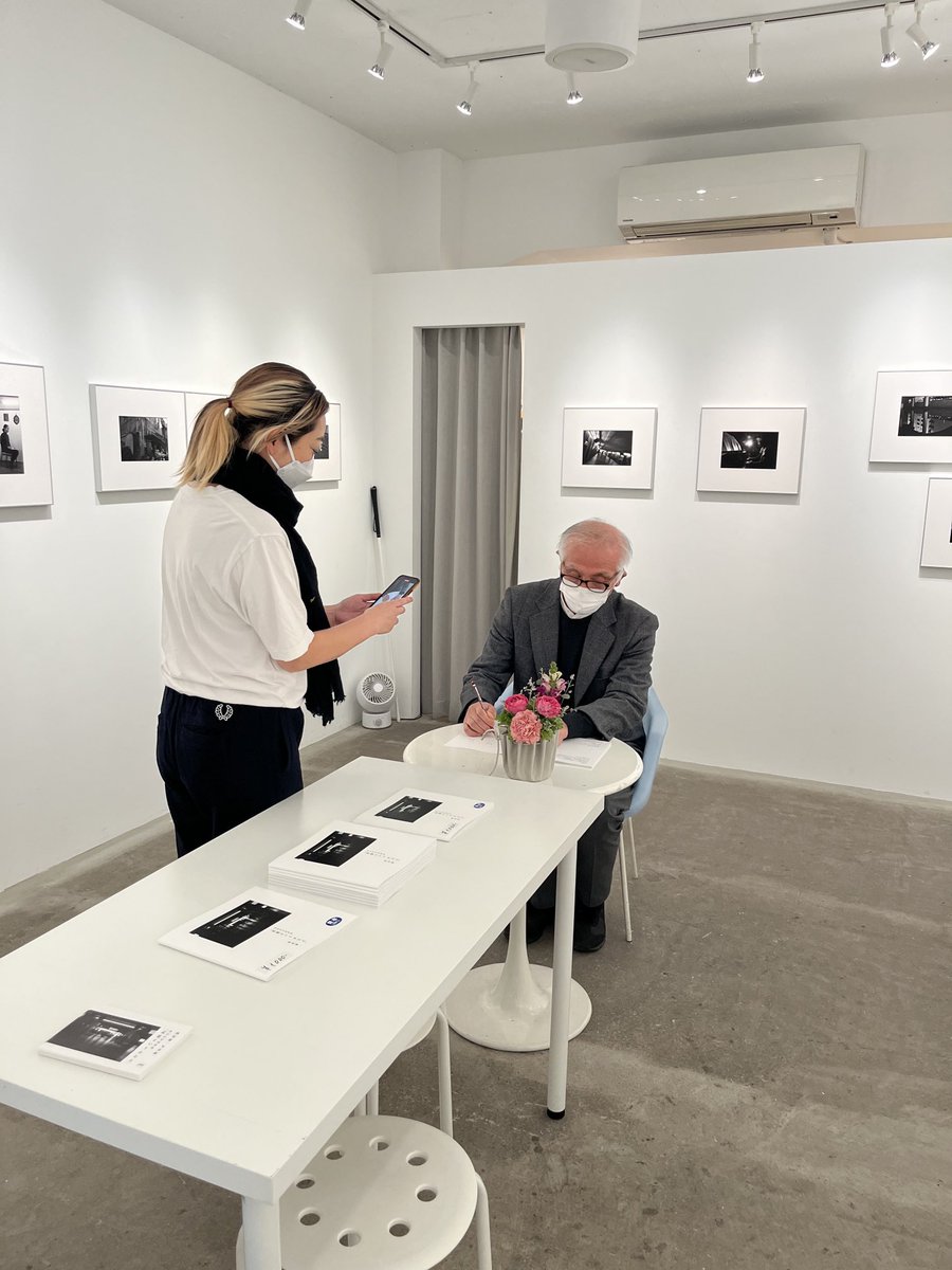 hsuganuma's tweet photo. Jam Photo Galleryで開催中の視覚障碍者西尾憲一さんの写真展「盲目の写真世界『 記憶というかたち 』  」に行った。
“これまでモノを撮っていたことに気づき、それに物足りなくなって…”とおっしゃっていたが、前回から大きく変化した作品がとても魅力的だった。本日まで。 https://t.co/6eWACWyRhS