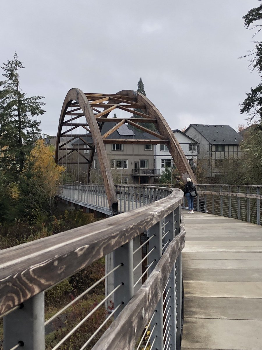 HekyaC's tweet photo. Beautiful walk through the park in #Hillsboro  #Oregon. 
#Apples and #Bridges #Peaceful https://t.co/ErhmGC6ocW