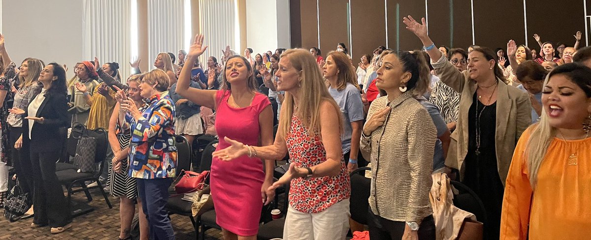 rosiorozco's tweet photo. Ha sido maravilloso el tiempo en #Cancun con @cindyjacobs  Jenay Jacobs, Carolina Donis, Lesly Merlos y Mimi Nohemí Torres, Luciana Pezzotti y @GCarmencarrasco, Samantha, Lety, Ericka, Connie,  Ángeles Soriano y muchas #AliadasVsTrata 👏 https://t.co/tb3q2zI4zR