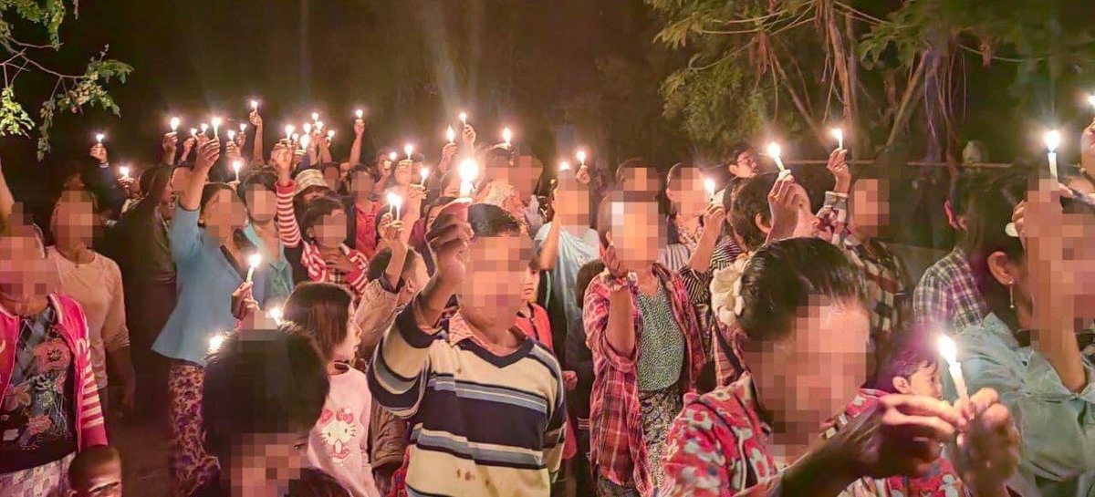 The BEGSC , Student Union and local residents from #Myaing Twp, #Magway staged a night protest to overthrow the #MilitaryDictatorship on Nov26.

#16DaysofActivism2022 
#ViolenceAgainstWomen 
#2022Nov27Coup  
#WhatsHappeningInMyanmar