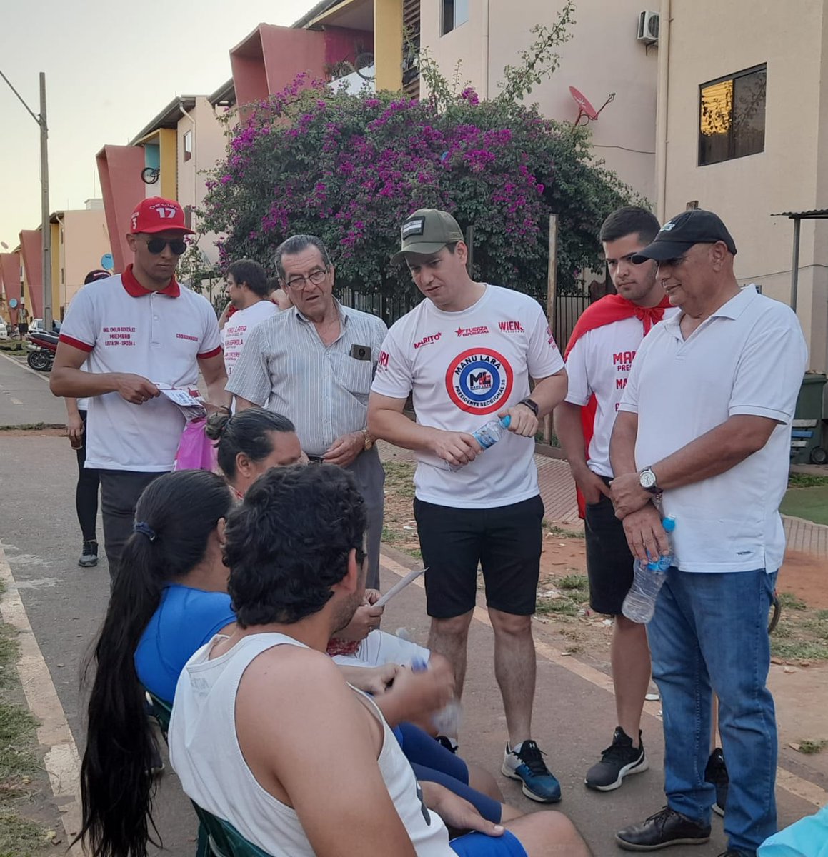 manularapy's tweet photo. 🏙️🏠 Volvimos a San Francisco nuevo con nuestras propuestas que se basan en:
📌 Trabajo
📌 Seguridad
📌 Medioambiente y salud
📌 Transporte
¡Con participación ciudadana vamos a ser mejor comunidad!
#ATodaMáquina
#LaNuevaGeneración
#ManuLara2022
#MaritoPresidenteANR
#Lista3M https://t.co/kTrbNHgSbM