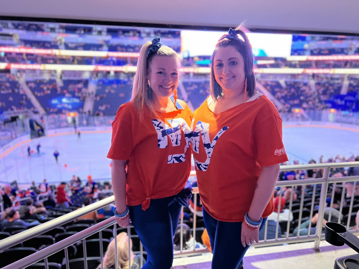 Jeneco312's tweet photo. We love the 80’s #Isles @NYIslanders #80snight @amanduhhhhh15 https://t.co/5gdsSc9c6C