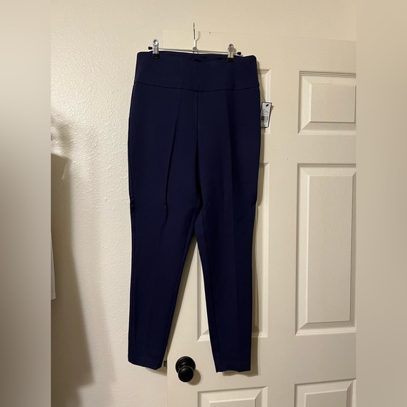 CAMPOS17's tweet photo. So good I had to share! Check out all the items I'm loving on @Poshmarkapp #poshmark #fashion #style #shopmycloset #venezia #crownivy: https://t.co/nw7D9MsYOF https://t.co/FRikpjqZqC