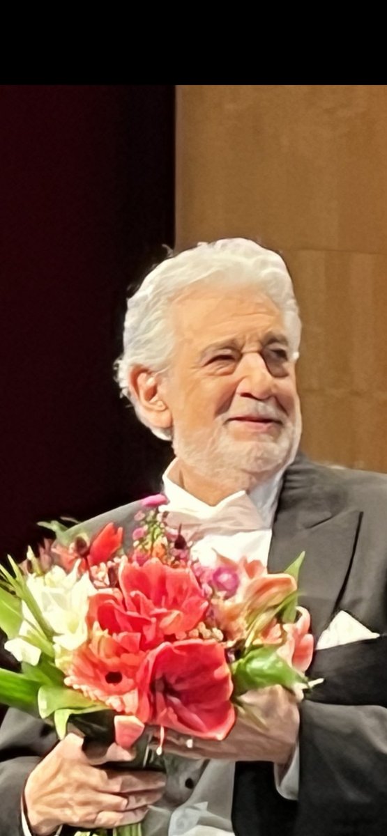 KWaldersee's tweet photo. A Christmas gift arrived early for music lovers in Baden-Baden, a fabulous concert with @PlacidoDomingo . The artists' happy faces and conductor Massimo Zanetti's laugh matched the public's delight in the Verdi gala. On stage with Domingo, @sirimajo and Ivan Magri. Bravi tutti! https://t.co/4KWVyL293Q