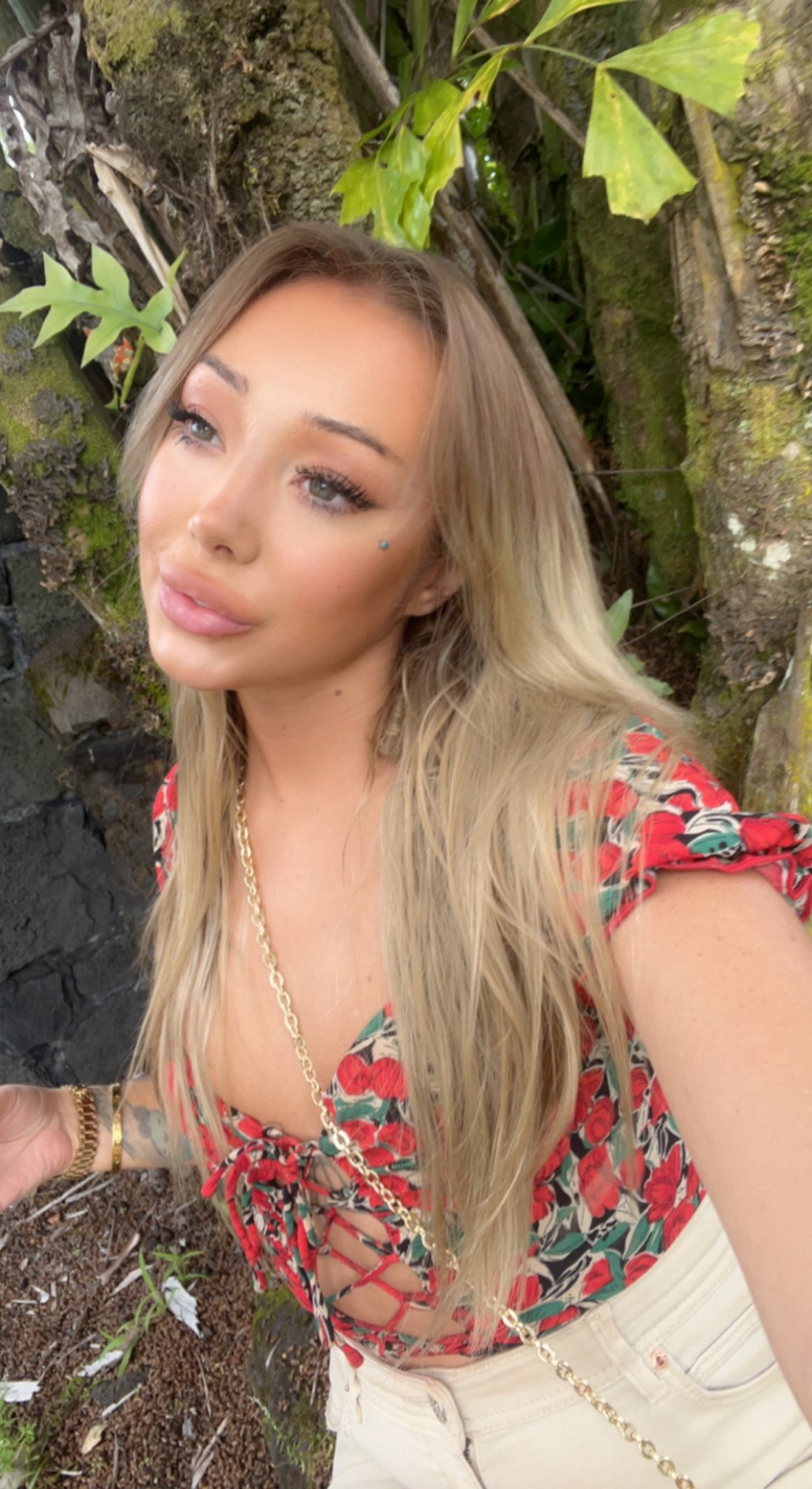 TW Pornstars - 1 pic. Megan 🍒70% Off. Twitter. Off to explore hawaii. 12:35 AM - 27 Nov 2022