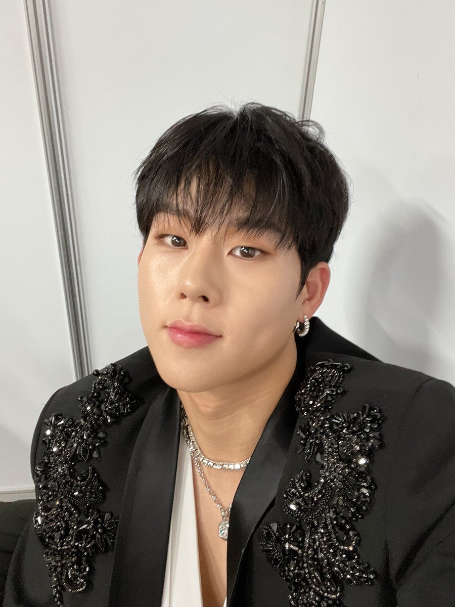 monsta x universe tweet media