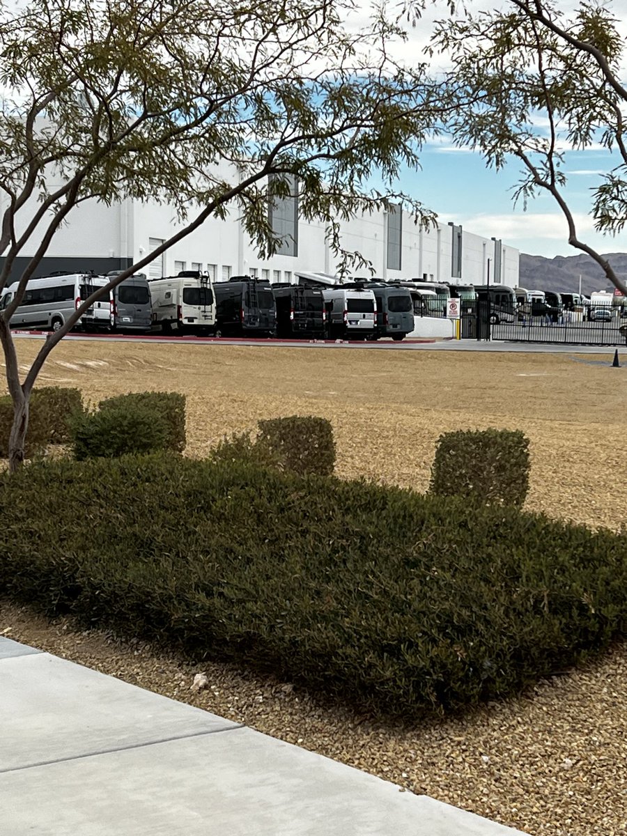biggercapital's tweet photo. Dropped my van at NIRVC Las Vegas and stumbled upon this. #GENKEY $PLUG $AMZN @PlugPowerInc what a journey https://t.co/q7A2pjX7jw