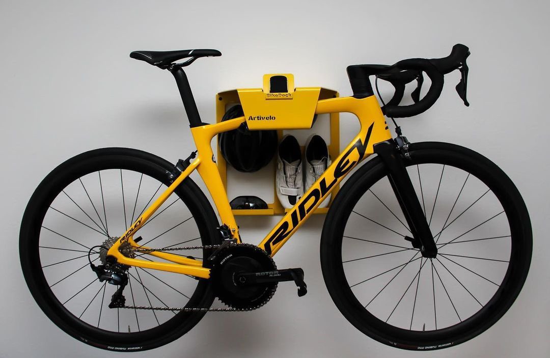 Artivelo_com's tweet photo. Thanks for sharing Eric 🔥🔥🔥
#ridley #tdf #yellow #roadcycling #procycling #wielrennen #triathlon #trilife #bikewall #bikeart #interiorideas #interiorlovers #bikeroom #roomdesign #cyclingpics #custom #bikestorage #bikerack #bikewallmount #bikeshelf #bikedock #artivelo https://t.co/1u4dklbobc