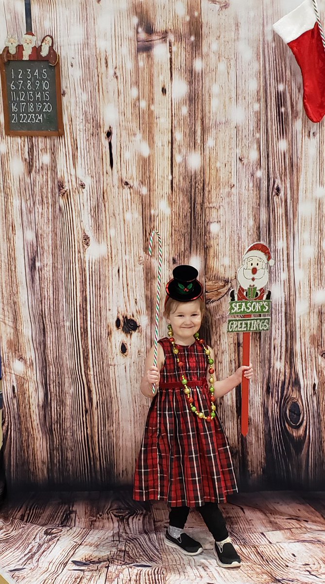 KingstonMFRC's tweet photo. Having fun here at the Garrison Kids Holiday Party #ygk #CFBKingston https://t.co/HtbWMvBQA3