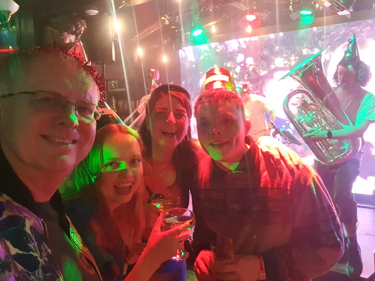 tref's tweet photo. #TomsParty https://t.co/MfYkWXRo6O