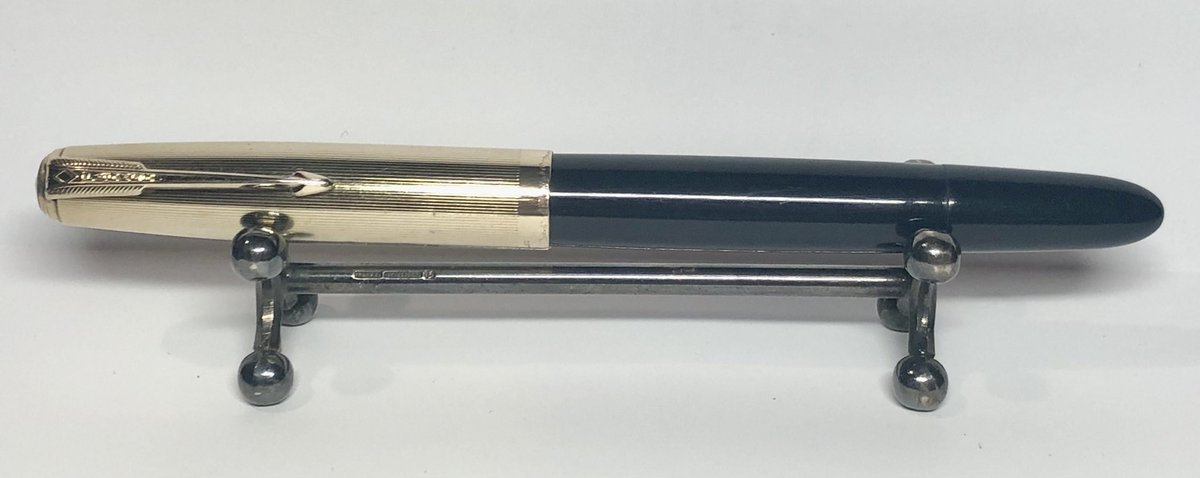 TCtellikursun's tweet photo. Bugün Esnaf Mezatında Gelen #parker 🇺🇸#Vacumatic 5️⃣1️⃣ (1941) ve Parker 🇺🇸 2️⃣1️⃣ (1960’s) #dolmakalem İkisi 💯 TL🤭Almasak Döverler, Johann Faber Aykırı Dizayn Kurşun Kalemler ise neredeyse Hediyesi😝Ne demişler😉Dolaşan Kurt Aç Kalmazmış‼️#mürekkep #ink #koleksiyon #kalem #yazı https://t.co/3JhVFZHcRh