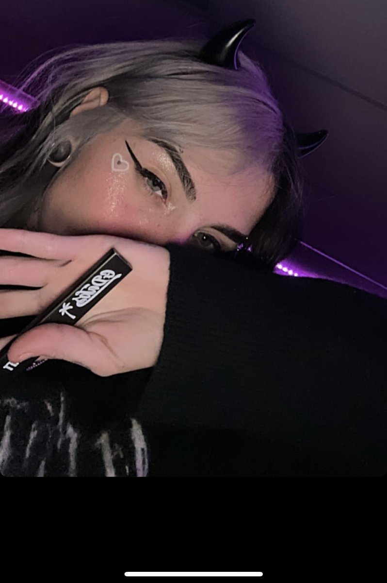 bcnesdecayed's tweet image. Everyone is going to judge if I start wearing the horns 24/7.