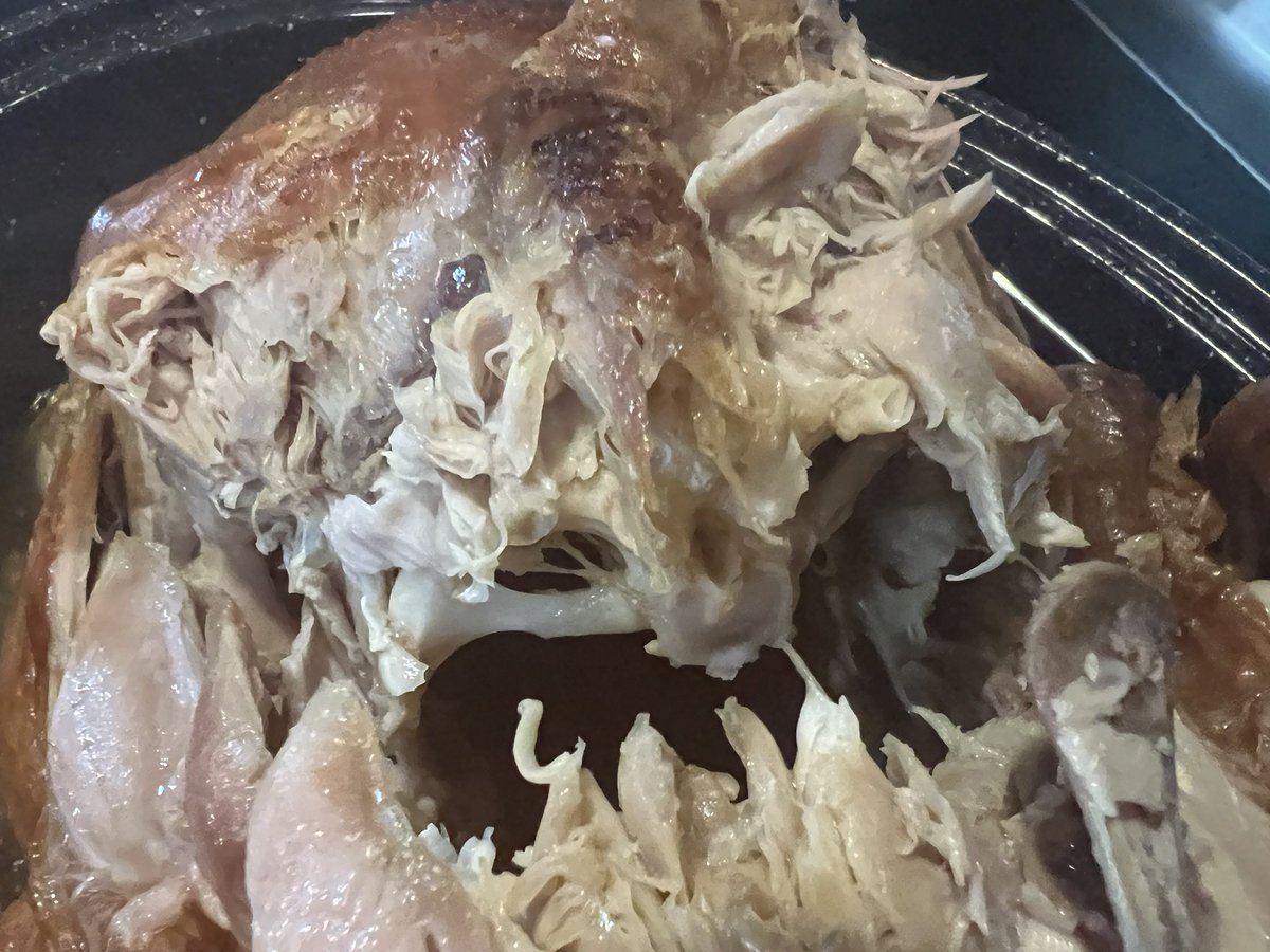 krazykate58's tweet photo. @butterball good thing I’m not having a whole houseful…what happened to my turkey?!? He’s hollow snd no breast meat at all!#turkeyfail #40downthedrain https://t.co/DdjMbyTOBW