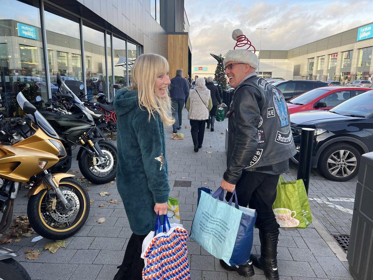 kaotic_uk's tweet photo. Today we help pack shopping and interact with the community @markandspencers the kids had a chance to sit on bikes and take photos and fun was had by all #community #CommunityFirst #charity #breakingstereotypes #bikers #bikersforgood #RideWithUs #familyfun #Kindness #pr #media https://t.co/iwA0T8RG9v