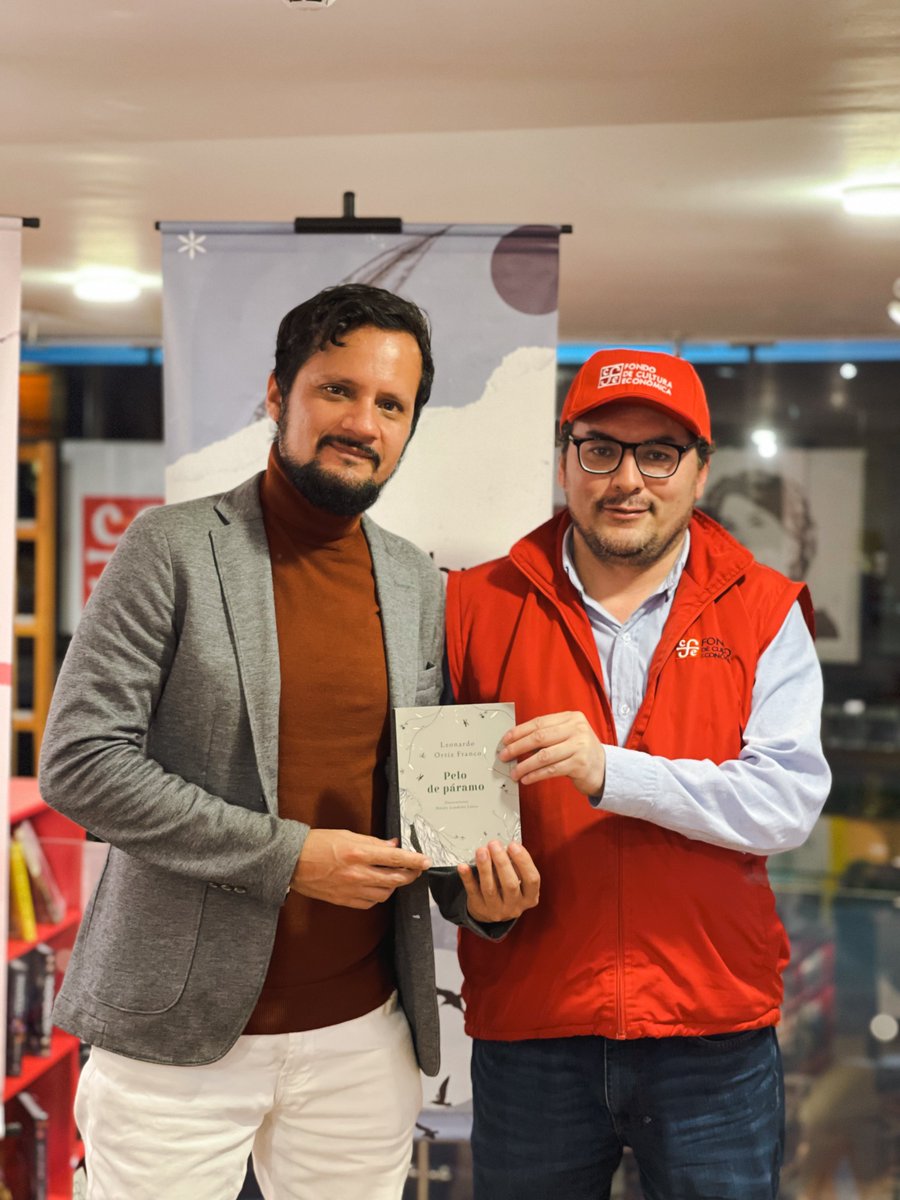 PalabraLibreUS's tweet photo. Algunos momento que nos dejó el cierre del club de lectura de Pelo de páramo, en el que dialogamos con su autor. 💙
📍@fcecolombia
@leo_independ
🗓Consulta la programación en:
https://t.co/8Si4P3qWdp
#NoviembreIndependiente
#LeoIndependiente
#ColombiaLee
#YoLeoIndependiente https://t.co/5APjLImaes