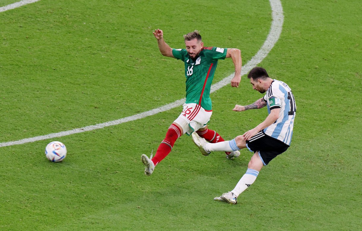 SancadillaNorte's tweet photo. Ahí está el que debía tapar el disparo de Messi y Edson en la banca. https://t.co/Yqf12glgq9