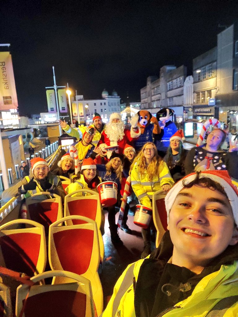 benwgarcia's tweet photo. ๐
Brilliant night on the @BrightonHoveBus #Santabus in East Saltdean with @Raystede. Loving all the costumes on the #SantaTeam. ๐๐คถ https://t.co/XXXtqlv4Ua