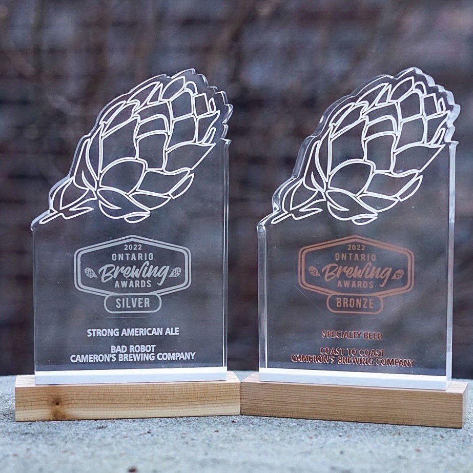 CameronsBrewing's tweet photo. We’re excited to announce that we recently took home two awards at the 2022 Ontario Brewing Awards! Our Bad Robot New England Double IPA won silver in the Strong American Ale category &amp; Coast to Coast Dry Hopped Lager won a bronze in the Specialty Beer category!👏👏 https://t.co/ApAsPh6bWE
