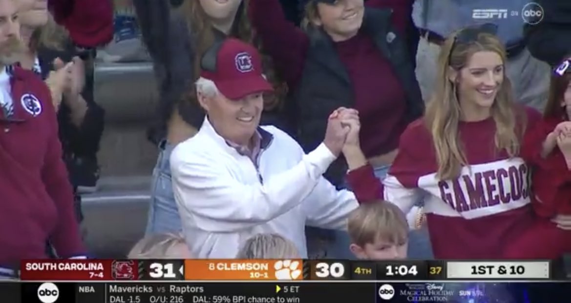 BarstoolBigCat's tweet photo. BEAMER BALL https://t.co/hc7mdVmrve
