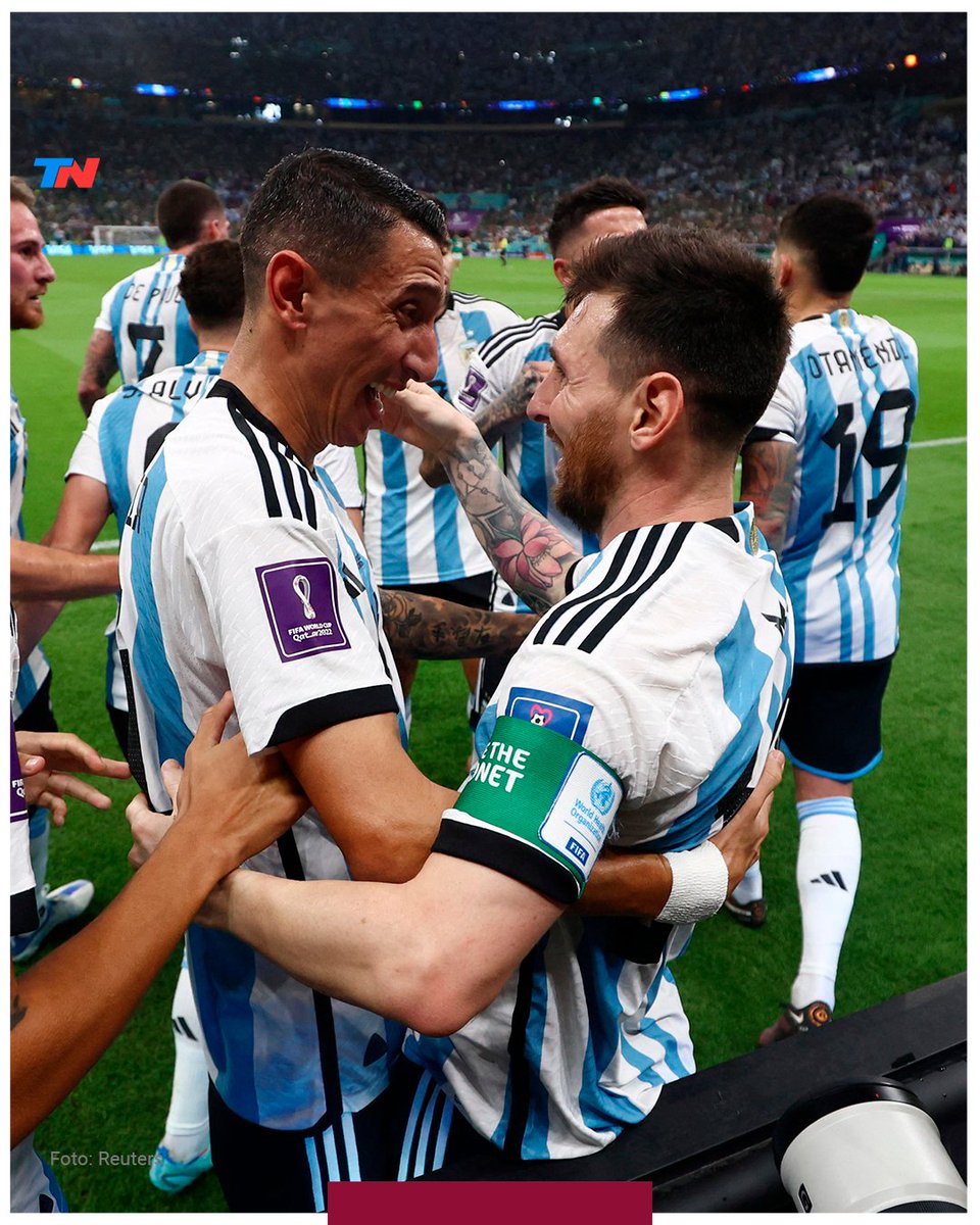 todonoticias's tweet image. 🫶UN CRUCE DE MIRADAS QUE DICE TODO | El abrazo de Messi y Di María después del gol de Leo. 🇦🇷
bit.ly/3GM87fC