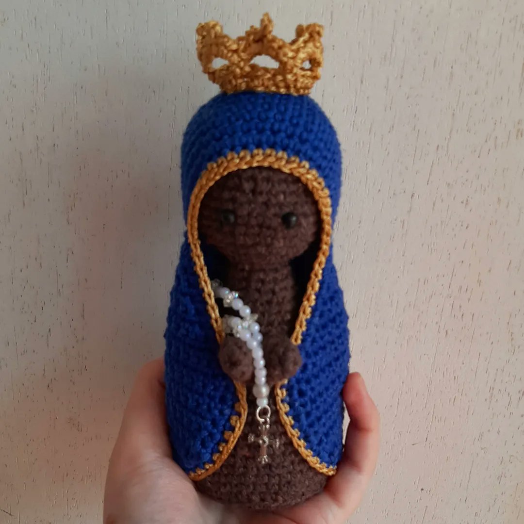 amiguruche's tweet photo. Novo modelo Nossa Senhora Aparecida
.
Nossa Senhora Aparecida
Pattern: Marcia Scarpelli
Execução: Clara Aleixo
.
Qual vcs preferem?
.
.
.
#maricaparatodos #compredequemfaz #amigurumi #crochê #feitoamao #artesanato #handmade #nossasenhoraaparecida #santinha #itaipuaçu #maricá #rj https://t.co/l9jVUgHTPj