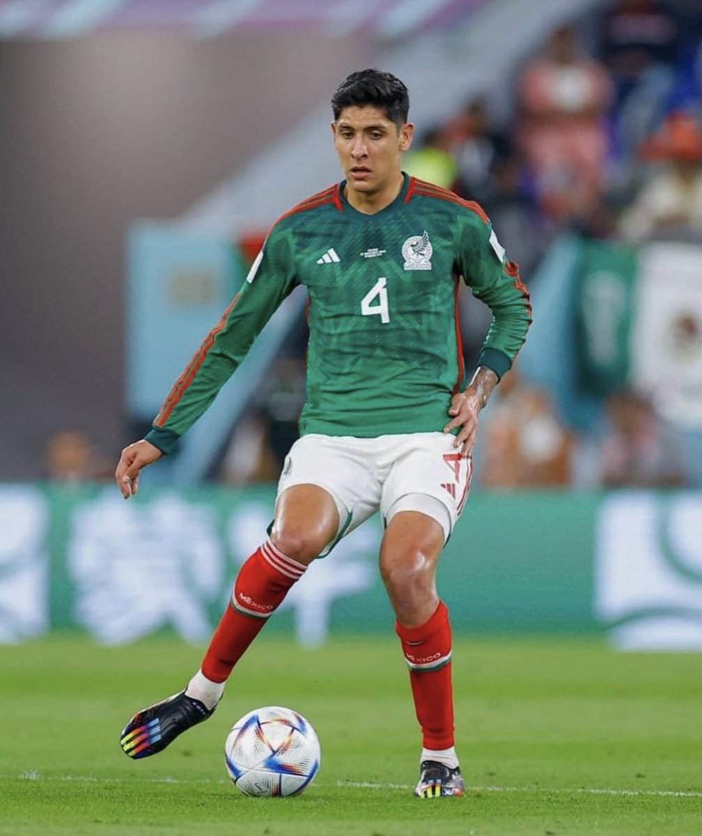 ElJefeAguila's tweet photo. El hombre que debía de estar marcando a Messi en el gol de Argentina, pero el Tata Martino lo dejó en la banca.🤡 https://t.co/Ut0NLCL688