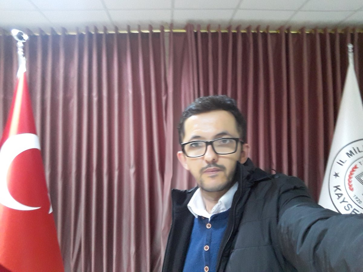 felcino's tweet photo. insanların bir yerlere gelmesin için yardım  edersin  
geceni gündüze katarsın  arkasında durursun  bir gün seni bir bez parçası gibi bir köşeye atarlar https://t.co/ybscgRZ4Rx